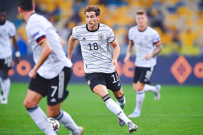 九游娱乐APP-斯洛伐克门将1亿身价