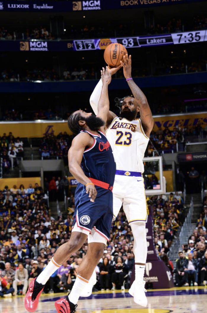 九游下载安装-湖人击败灰熊迎首胜